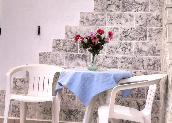 John's & Apartment *