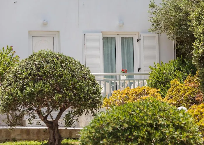 John's & Apartment Parikia (Paros)