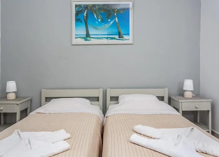 John's & Apartment *