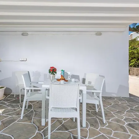 John's & * Parikia (Paros)