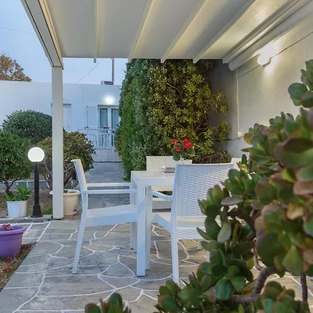 John's & Apartment Páros