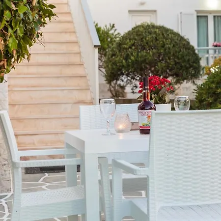 John's & Appartement Páros