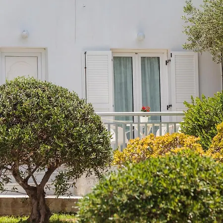 John's & Apartment Páros